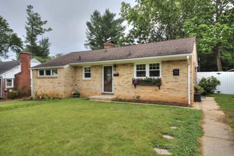 Just Listed! 918 Jefferson Ave, Waynesboro, VA