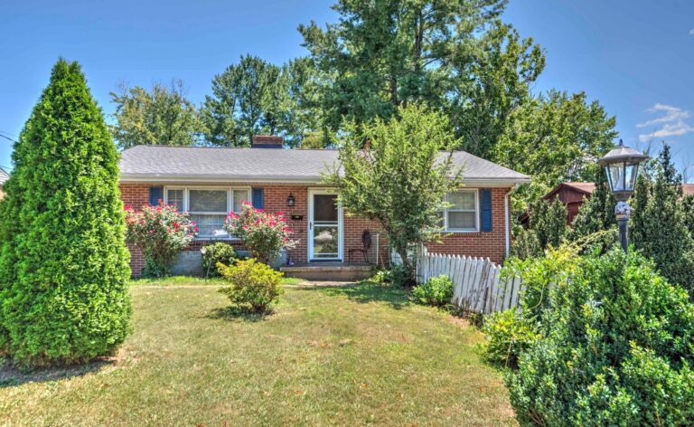 Just Listed! 2210 Bare St, Staunton, VA